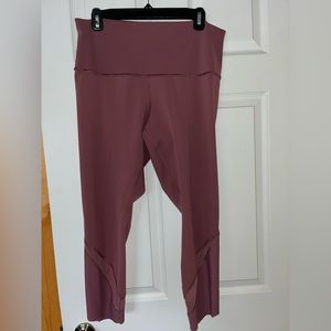 Lululemon Mauve Cropped Scalloped Leggings